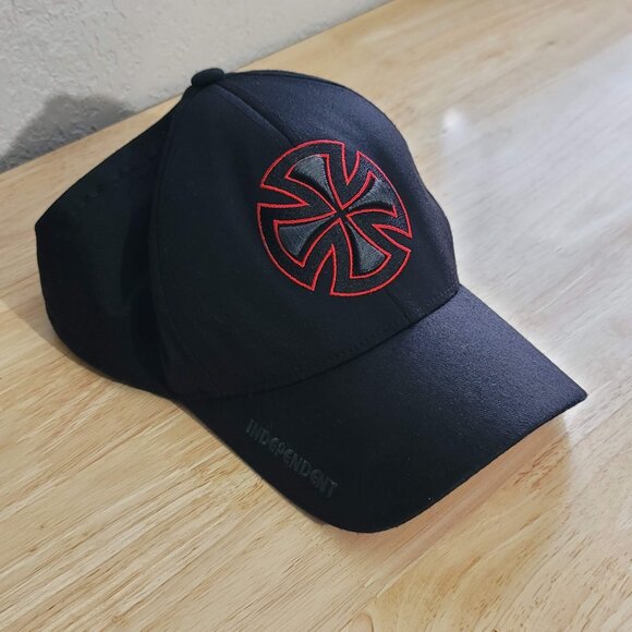 Vintage Independent Trucks Skateboards Black Red Cross Flexfit Fitted Hat Cap XS - Picture 1 of 6
